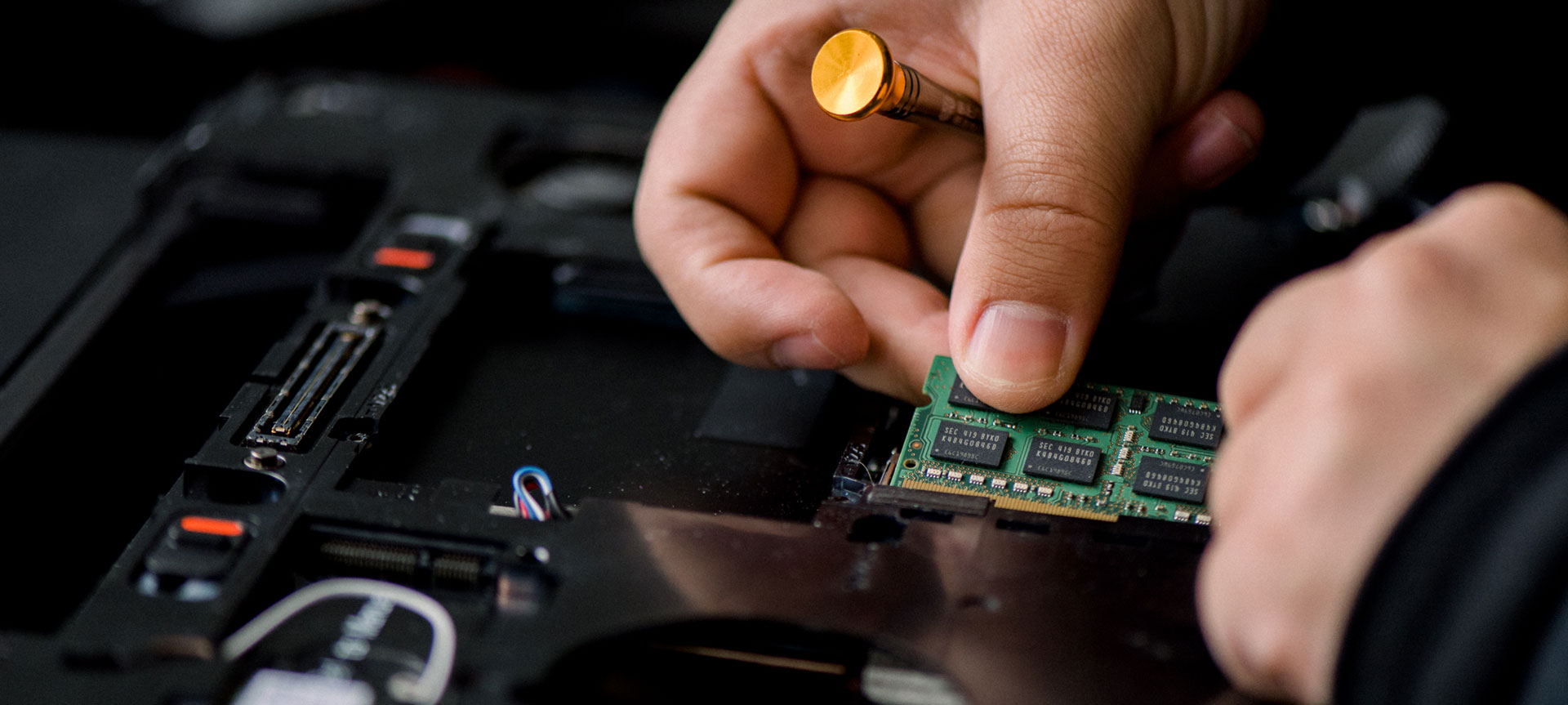 dépannage informatique en agence Azerty Solutions informatiques Val d'oise